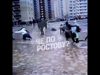 Власти Ростова просят родителей по возможности не отправлять детей в школы и детсады 14 декабря, а оставить..