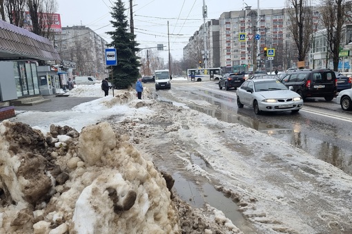 Улица Комиссаржевской 
Форд Боярд..