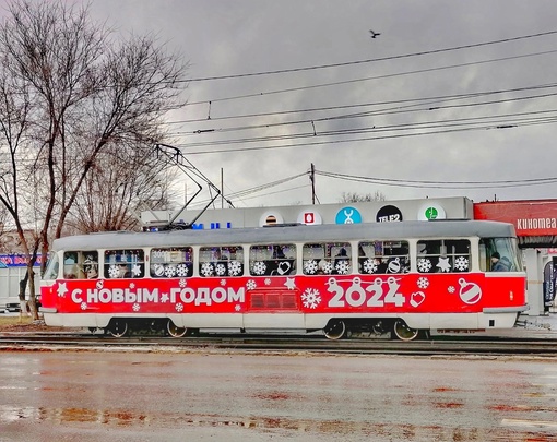 В Красноармейском районе замечен ещё один очень симпатичный новогодний трамвай! 🚃🎄

Спасибо за такую..