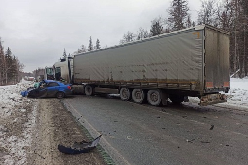 На трассе М-5 в районе Златоуста произошло лобовое столкновение грузовика и Chevrolet

В результате аварии..