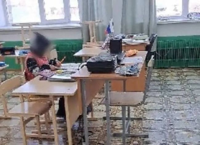 «Занимаются в шубах!»: в Башкирии дети учатся в кабинетах с температурой в 3 градуса. Власти дали ответ

В..