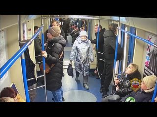 Поножовщина на фиолетовой ветке метро

Пьяный мужик обматерил двоих пассажиров, за что получил резаную рану..