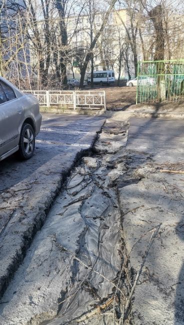 Ростовчанин жалуется на безалаберность городских коммунальщиков, которая портит жизнь жителям Западного..