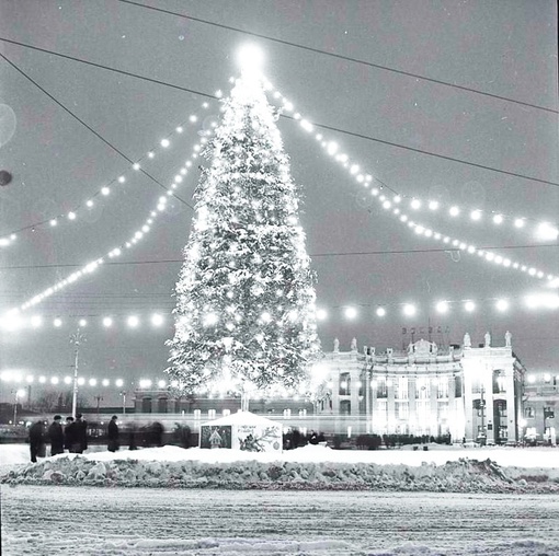 Воронеж в прошлом. Новогодняя ночь на площади Черняховского, 1969..