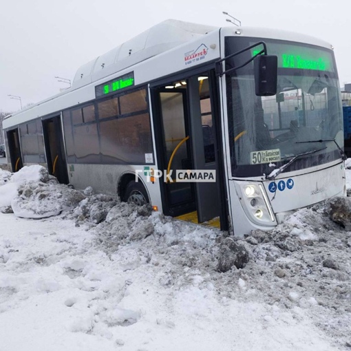 Появились кадры последствий вылета автобуса с пассажирами в кювет в Самаре
 
ЧП на Красноглинском шоссе
 
В..