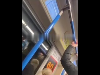 🤬«Это что за п*дормот в нашем городе живёт?»

В метро женщина агрессивно требовала уступить ей место у..