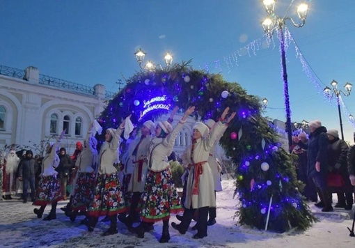 В центре Омска открылось новогоднее пространство «Зимний Любинский»

Губернатор Виталий Хоценко дал старт..