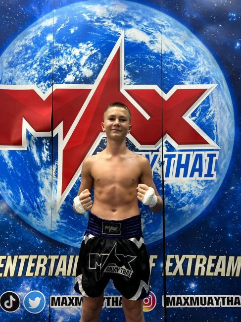 15-летний новосибирский спортсмен выиграл турнир по тайскому боксу в Таиланде

Роман Давыденко – 15-летний..
