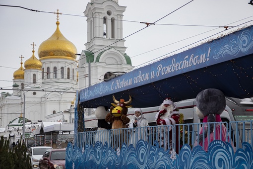 В новогоднюю ночь общественный транспорт в Ростове будет курсировать по улицам Ростова до часу ночи. 

В..