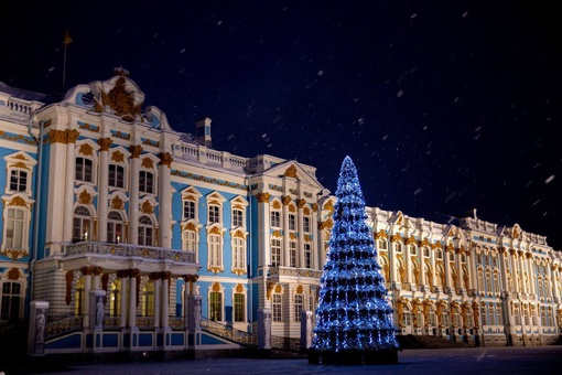 😍 Новогодняя красавица на парадном плацу перед Екатерининским дворцом 
 
Новый год уже совсем скоро!..