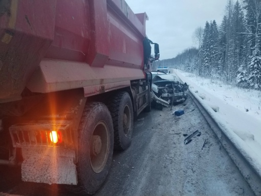 Смертельное ДТП произошло сегодня в Березниках 

На дороге Кунгур-Соликамск около 8-9 часов утра водитель..
