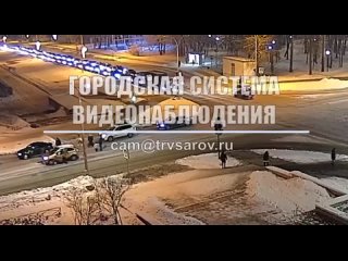 🗣 Жёсткое видео из Сарова — там на пешеходном переходе сбили ребенка. 
 
Мальчик внезапно выбежал на..