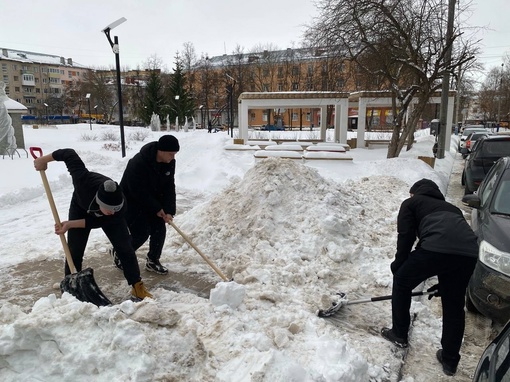 🗣Студенты Арзамасского политехнического института запустили челлендж - ребята просто взяли и убрали снег..