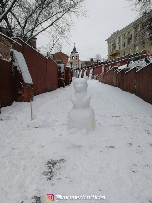 А в цeнтpе тaкaя кpасотa..