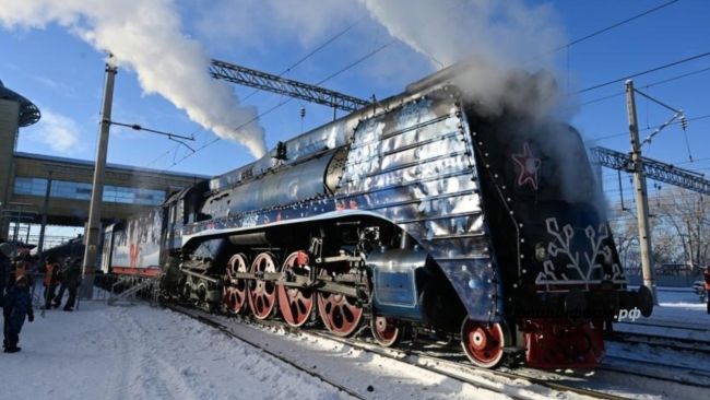 🎅🏼🎄В Уфу приедет сказочный поезд Деда Мороза
 
Он прибудет на железнодорожный вокзал станции Уфа в 15.30..