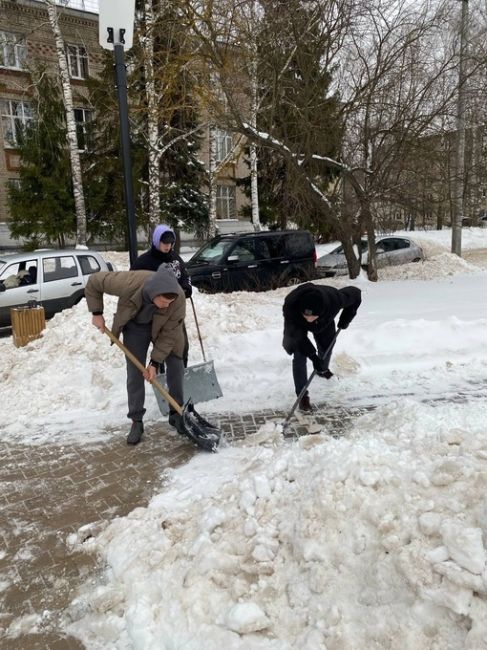 🗣Студенты Арзамасского политехнического института запустили челлендж - ребята просто взяли и убрали снег..