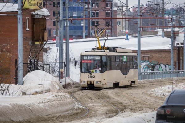 В мэрии Новосибирска объяснили холод в городских трамваях. Причиной этому может служить небольшое..