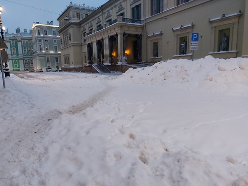 Вопрос про Петербург, который, как и многие другие, так и не прозвучал за четыре часа путинской прямой линии...