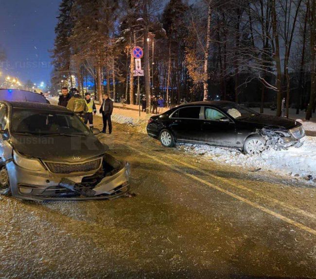 Рэпер Баста попал в аварию после концерта в Петербурге

Исполнитель находился на заднем сидении своего..