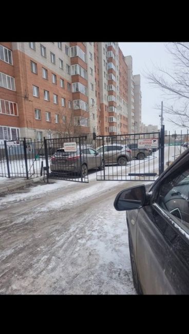 Сегодня 02.12.2023г в 07-00 утра произошло ДТП на парковке возле дома Масленникова 41. Виновник ДТП скрылся  с места..