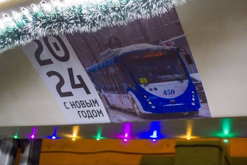 🎄 Сегодня по Воронежу начнет курсировать новогодний троллейбус – номером 01350..