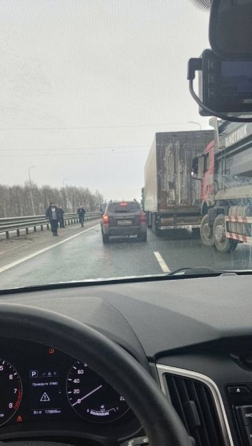 Столкнулись на участке 14 транспортных средств. Обошлось без погибших, однако пострадали 6 человек

..