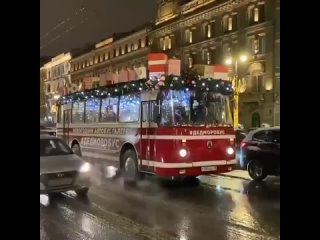 🎅 Новогодний ДедМоробус будет курсировать по улицам Петербурга 
 
С 23 по 31 декабря автобус будет колесить по..