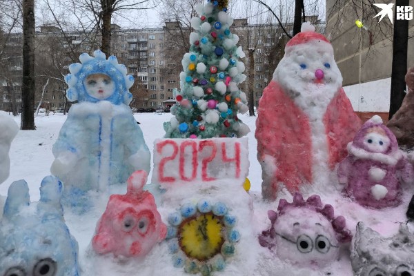 В Новосибирске 82-летняя пенсионерка слепила 20 новогодних скульптур из снега

В Новосибирске 82-летняя..