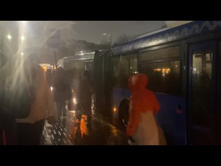 Московская «гармошка» маршрута №71 не выдержала ростовской жизни и сломалась всех на глазах 😕

Видео:..