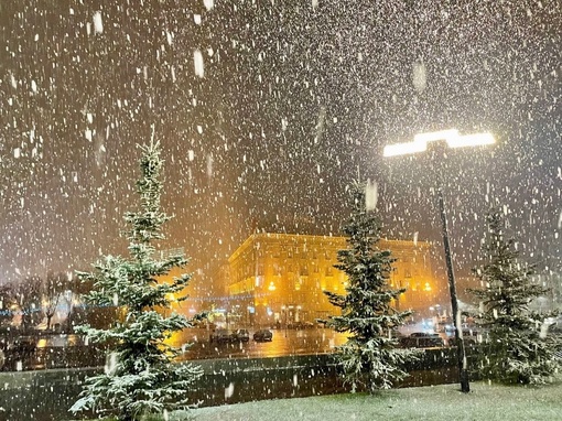 Вчера в Волгограде состоялось мимолётное путешествие в зимнюю сказку ❄️☃️

Друзья, успели поймать момент..