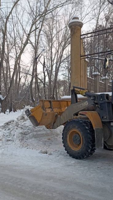 Уборка улиц продолжается в Челябинске, несмотря на мороз

Сегодня дороги и тротуары расчищают 176 единиц..