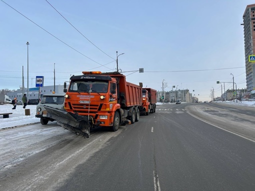 Уборка дорог и дворов Челябинска ведется в круглосуточном режиме. 

На улицах города работает 230 единиц..