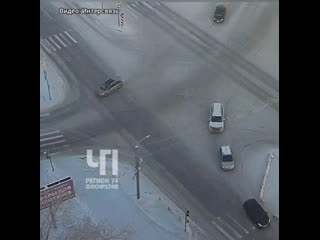 На пересечении улиц Курчатова и Елькина водитель авто не справился с управлением

В результате этого машина..