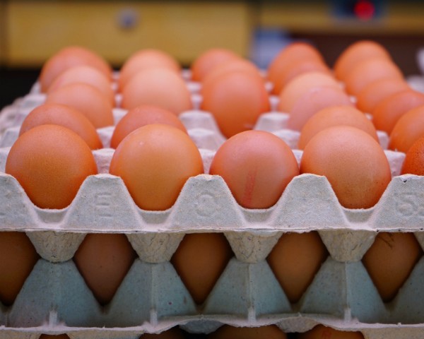 Также увеличилась стоимость огурцов, помидоров и других овощей

В России выросли цены на куриные яйца на 15,07,..