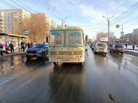 В Омске водитель автобуса насмерть сбил женщину на пешеходном переходе

Сегодня в 12:45 часов в..