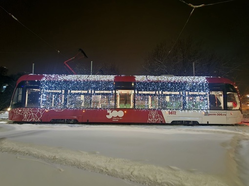 Наши трамваи немного преобразились к Новому году..