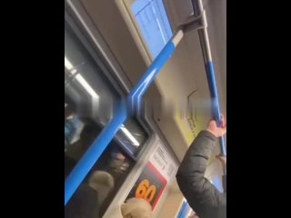 В московском метро безумная пенсионерка напала на парня, который не уступил ей место

Женщина не стеснялась..