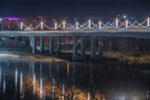 Ворошиловский мост принарядился к Новому..