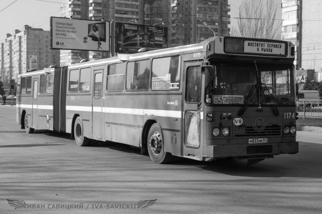 Горожане поселились фотографией автобуса-гармошки на маршруте 71.

А вы видели его на улицах..
