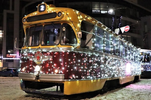 Горожане замечают новогодние трамваи 🚋🎄! ..