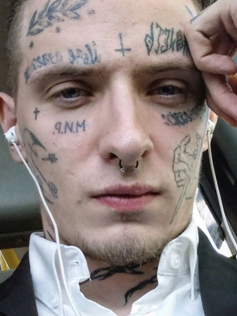 Татуировки на лице нынче встречаются не только у молодых рэперов. Как относитесь к таким..