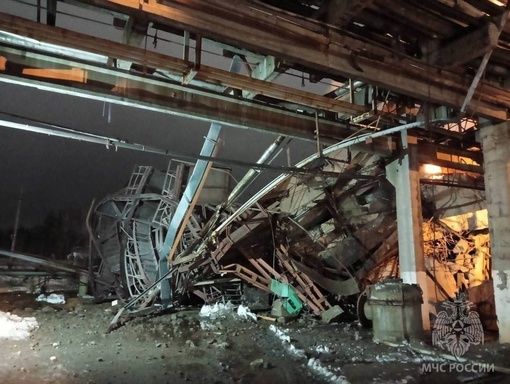 ⚡️ЧП В Дзержинске — там на заводе разрушилась часть трубопровода установки по производству перекиси..