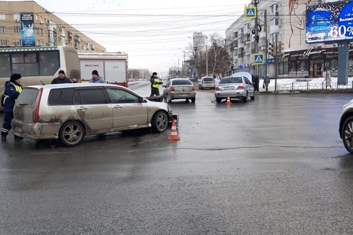 В ДТП в центре Омска пострадала 13-летняя школьница

Сегодня, в 13:50 стало известно о дорожно-транспортном..