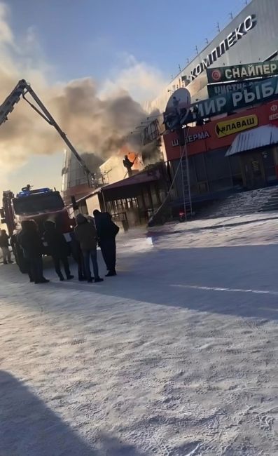 Пожар в ТК «Магистраль» на левом берегу Омска
 
 Возгорание произошло в пристройке к торговому комплексу, где..