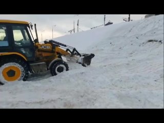 [https://vk.com/wall-60603031_338520|Горку в Отрадном] ликвидировали по просьбе ГИБДД.

Коммунальщики почистили на ней снег..