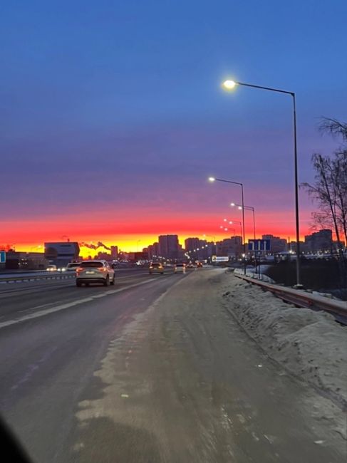 Этим утром в Челябинске был очень красивый рассвет.

Фото: Ксения Павленко, Алена..