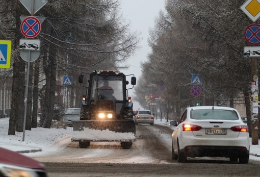 В мэрии Омска заявили, что не могут почистить проезды и дороги из-за припаркованных автомобилей

Мэрия Омска..