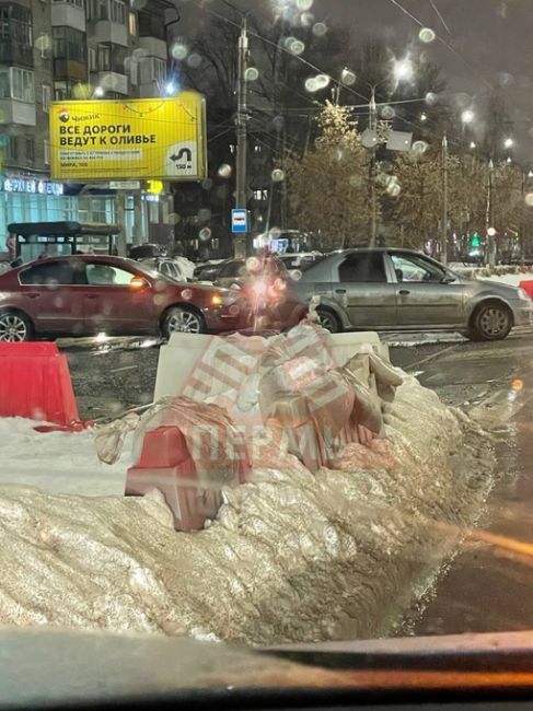 От подписчиков 

Ещё одно мелкое ДТП. В этот раз на перекрёстке улиц Мира и Леонова. Будьте..