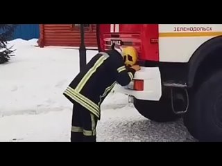 В Зеленодольске пожарные очень трогательно проводили на пенсию начальника, который посвятил своей работе..