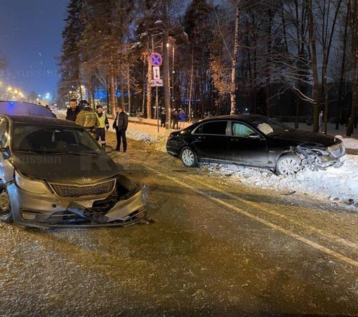 Ростовский рэпер Баста вчера вечером попал в ДТП в Санкт-Петербурге, после своего концерта там на более 60..